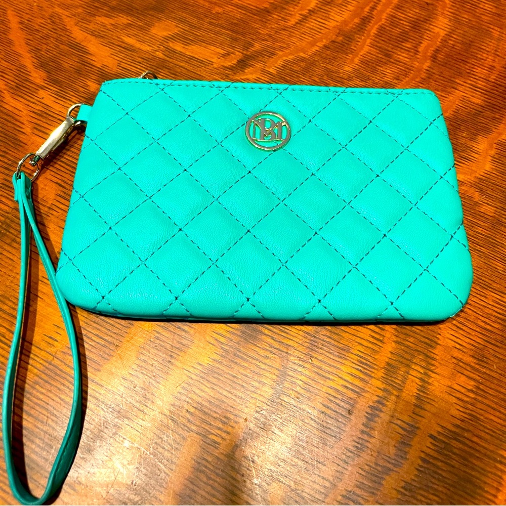 🌺Teal Badgley Mischka wristlet Never been used.